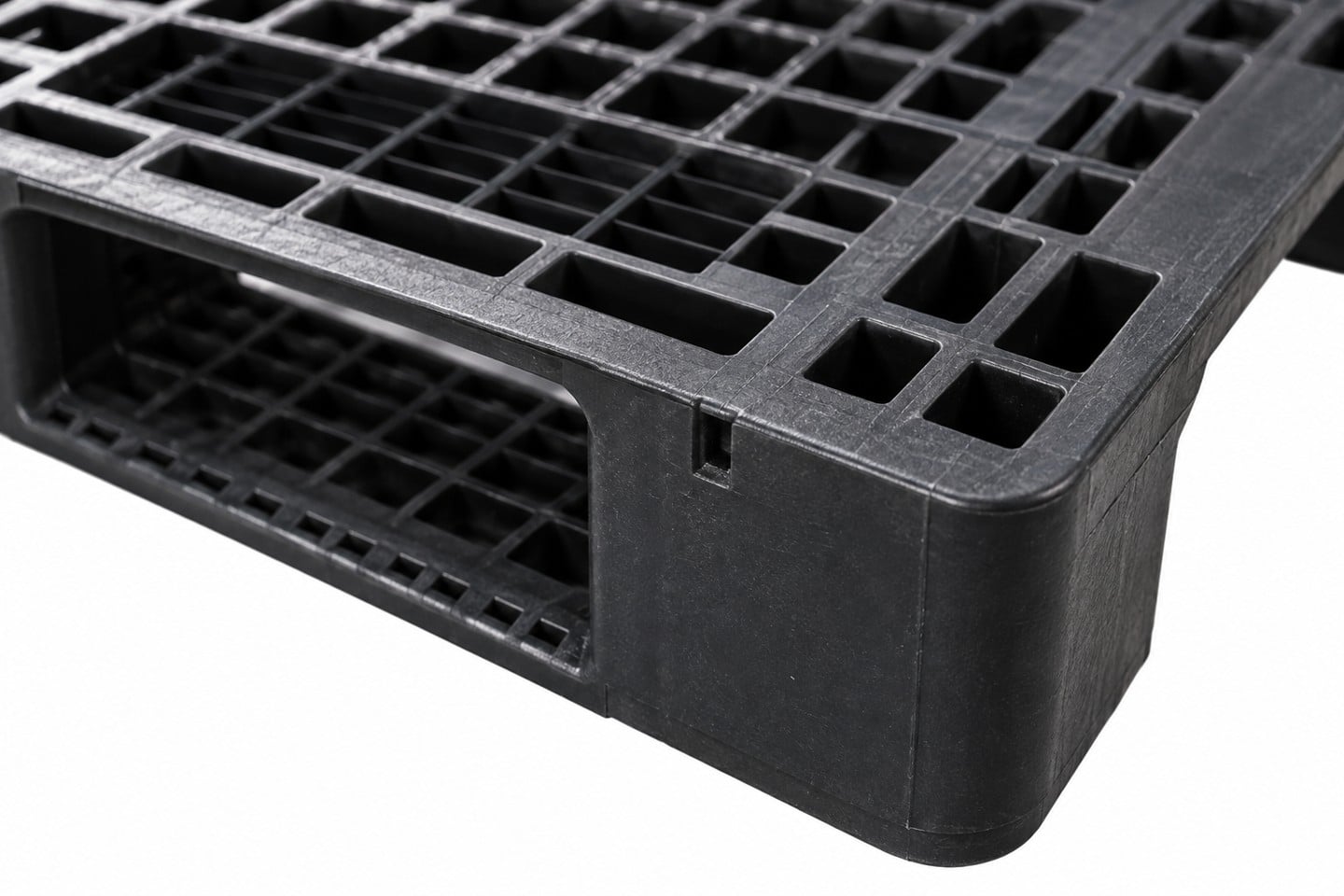Black pallet fork entry and molded runner detail