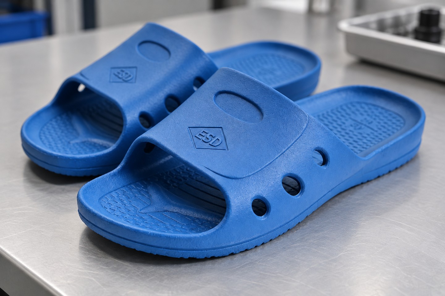 Open toe and ventilation holes of SWESD blue molded slides
